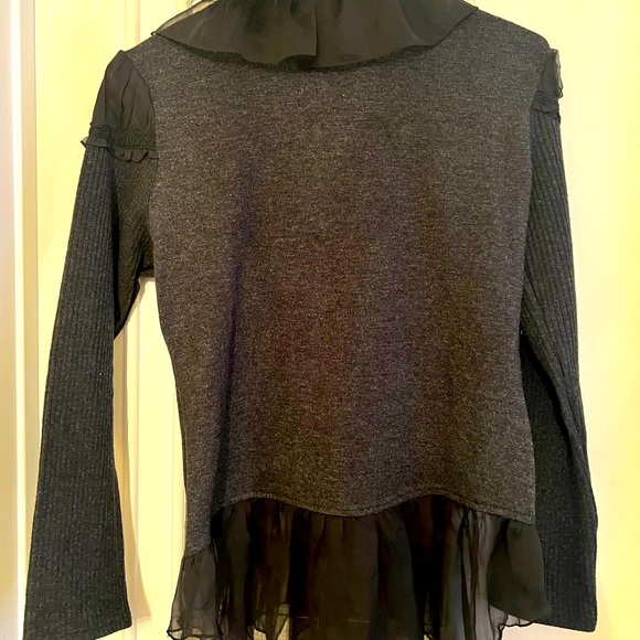 Black evening cardigan with ruffles and fur trim. - Picture 2 of 3